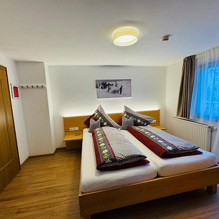 Hotel Garni Enzian Дамульс Экстерьер фото